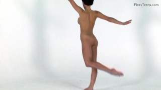 Hot flexible gymnast Liza Raykina